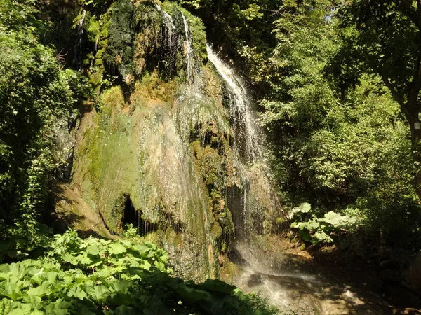 Bella Cascata Nel Parco — Foto Stock