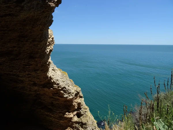 Vista Mar Atrás Uma Rocha — Fotografia de Stock