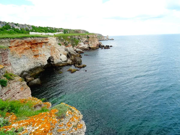 Рок Апельсиновым Маслом Морском Фоне — стоковое фото