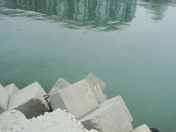 海中的四足石 — 图库照片