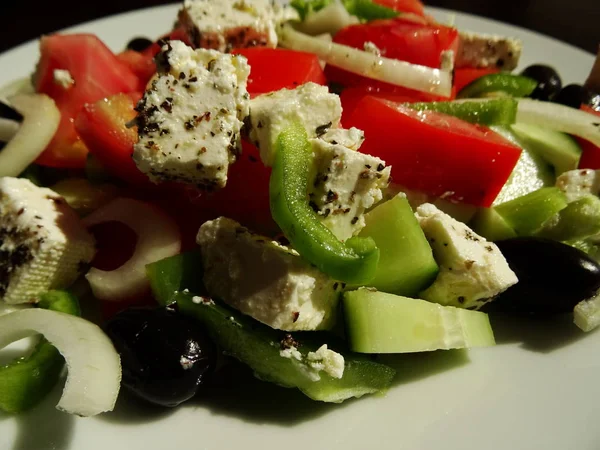 Ensalada Griega Con Queso Feta Tomates Pepinos Pimientos Oli — Foto de Stock