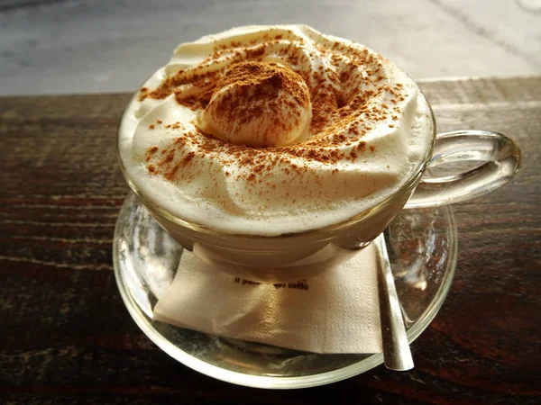 Cappuccino Med Grädde Och Kanel — Stockfoto