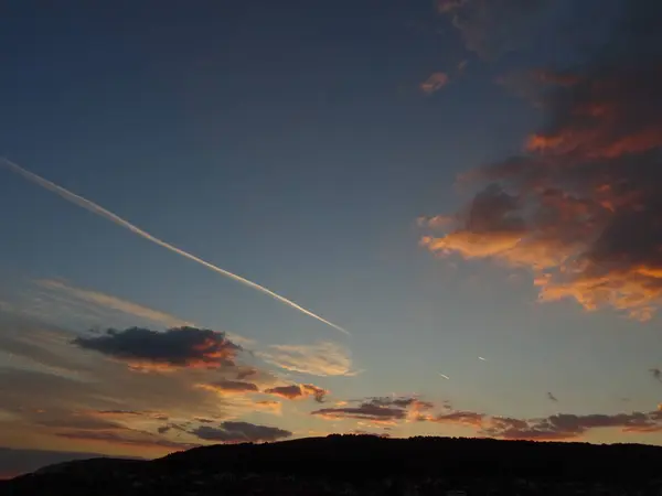 Dramatisk Solnedgång Sky Vägg Bakgrund Närbild — Stockfoto