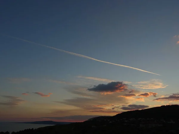 ドラマチックな夕焼け空壁背景をクローズ アップ — ストック写真