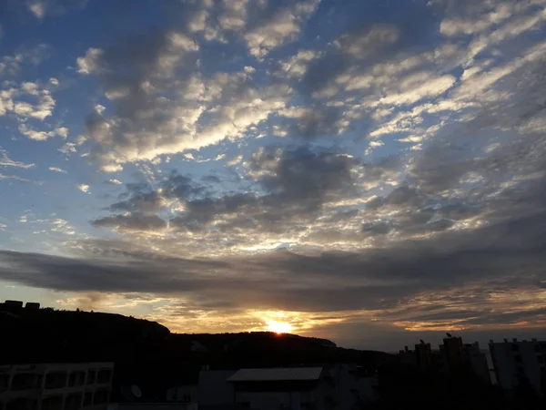 劇的な日の出空壁背景をクローズ アップ — ストック写真