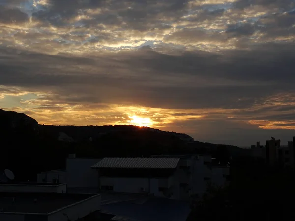 Dramatischer Sonnenaufgang Himmel Wand Hintergrund Nahaufnahme — Stockfoto