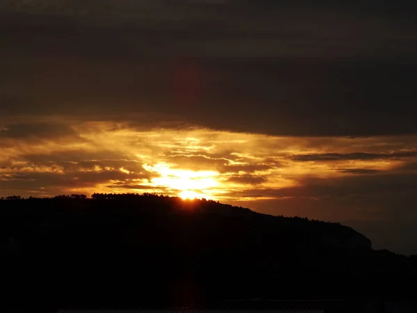 Dramatischer Sonnenaufgang Himmel Wand Hintergrund Nahaufnahme — Stockfoto