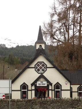 Loch Ness Gölü sahil evinde