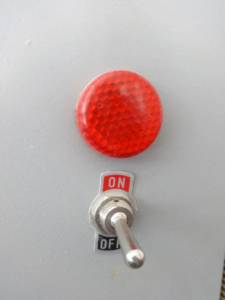 Interruptor Máquina Com Uma Lâmpada Vermelha — Fotografia de Stock