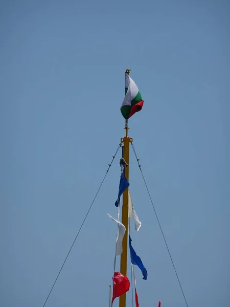 Bandiere Dell Albero Navale Francese Bulgaro Sullo Sfondo — Foto Stock