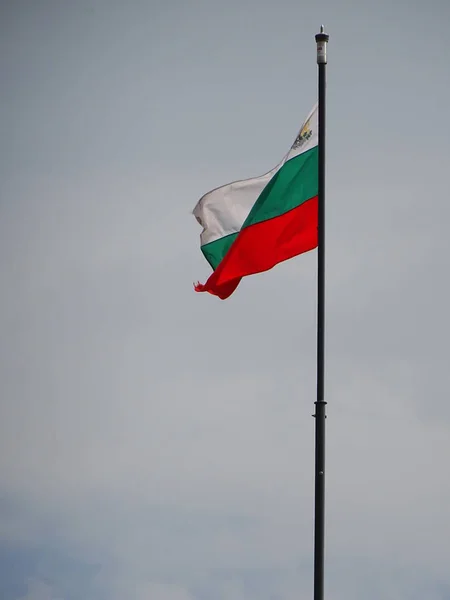 Bulgaarse Nationale Vlag Hemelachtergrond — Stockfoto