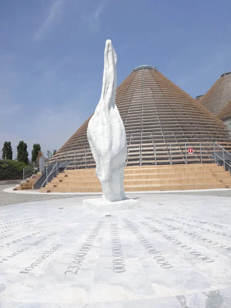 Statua Olbrzymie Nasion Milan Expo 2015 — Zdjęcie stockowe