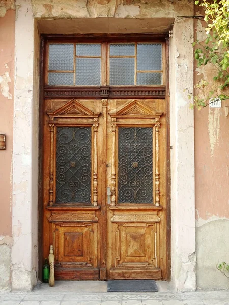 Деревянные Двери Старого Здания — стоковое фото