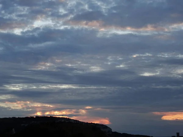 Dramatiska Sunrise Himmel Bakgrund Närbild — Stockfoto