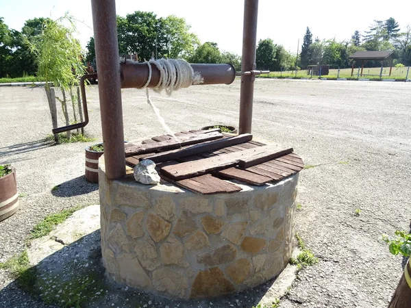 Old Stome Wood Well — Stock Photo, Image