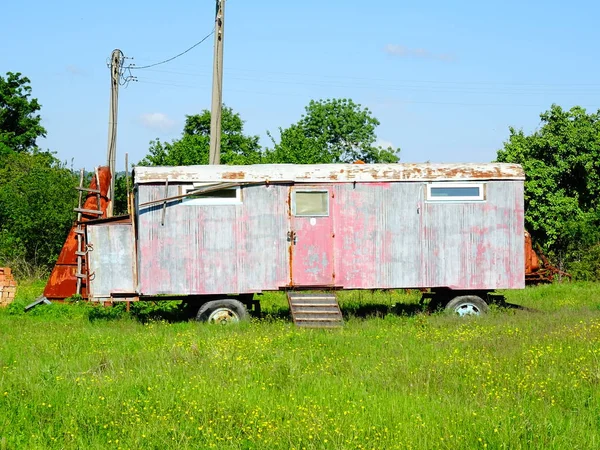 Vieux Rusty Caravan Arrière Plan Fermer — Photo