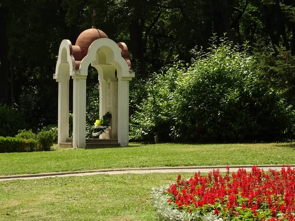 불가리아 바르나 공원에서 기독교 기념관 — 스톡 사진
