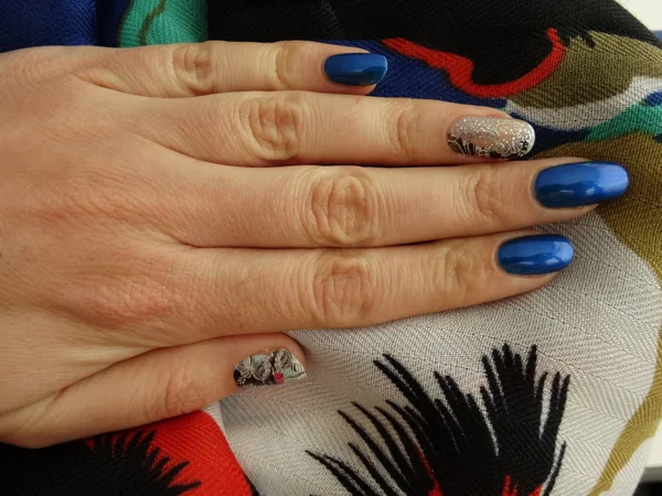 Blauer Mode Nagellack — Stockfoto