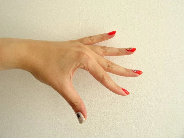 Elegante Mão Feminina Com Unhas Vermelhas Polonês — Fotografia de Stock