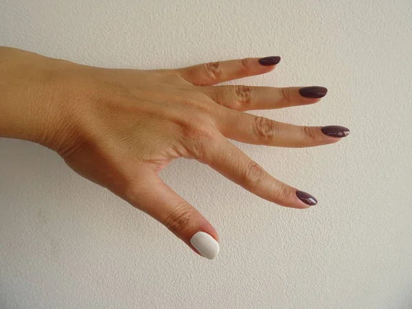 Vernis Ongles Brun Blanc — Photo