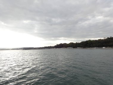 Parlak gökyüzü deniz altı su ve Waterscapes