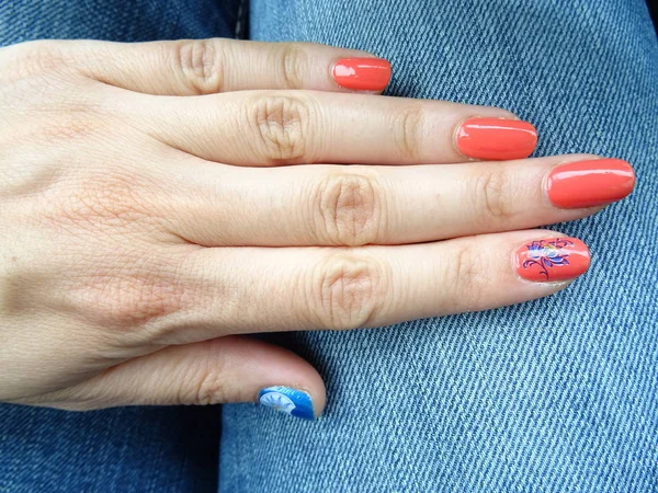 Coral Color Blue Nail Polish Flower Decoration — Stock Photo, Image