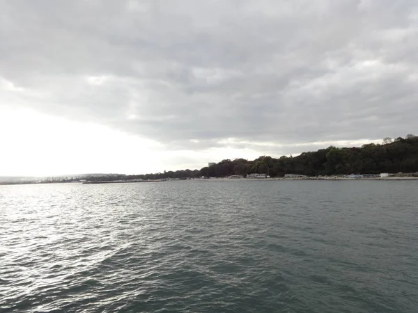 Parlak gökyüzü deniz altı su ve Waterscapes