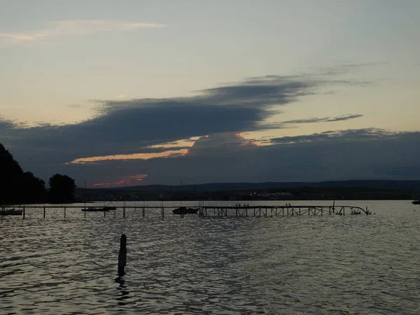 Schöne Landschaft Des Sees Der Abenddämmerung — Stockfoto