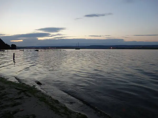 Schöne Landschaft Des Sees Der Abenddämmerung — Stockfoto