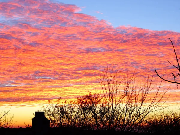 Вогняний Яскраві Sunrise Небо — стокове фото