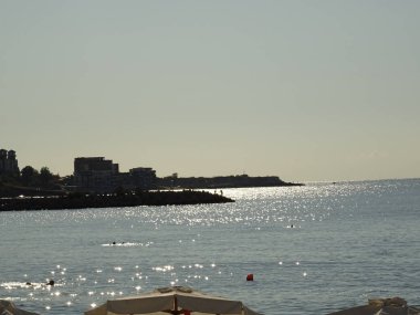 Deniz suyu yansıtan güneş ışığı