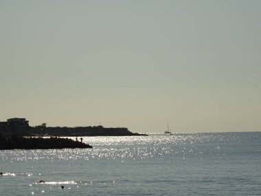 Deniz suyu yansıtan güneş ışığı