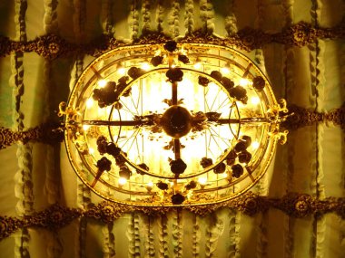 Sarı ışık Ravadinovo Kalesi, Bulgaristan ile eski Chandelior