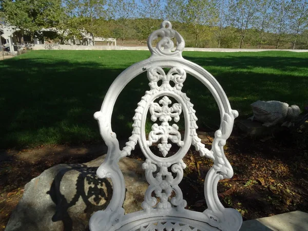 White Vntage Garden Chair — Stock Photo, Image