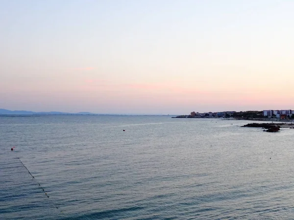 海の上ピンク グラデーションの夕焼け空 — ストック写真