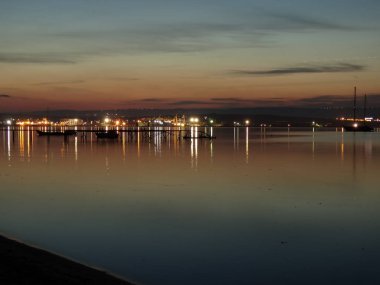 Varna su ve Waterscapes yansıtan Cityscape