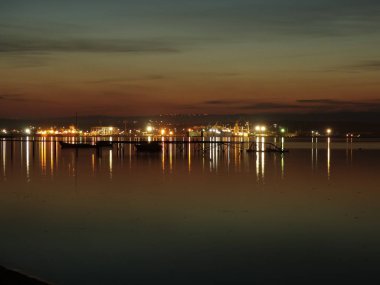 Varna su ve Waterscapes yansıtan Cityscape