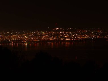 Gece Cityscape panoramik görünüm