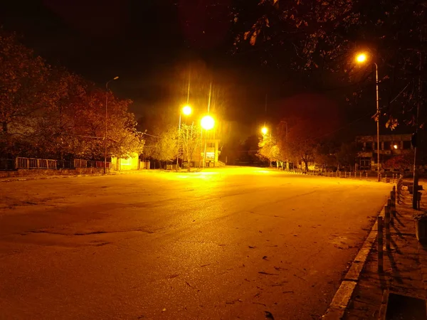 Άδειο Κέντρο Του Χωριού Νύχτα Στη Βουλγαρία — Φωτογραφία Αρχείου