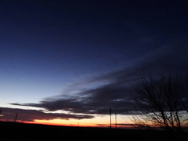 Schöner Blick Auf Den Dunklen Himmel Bei Sonnenuntergang — Stockfoto
