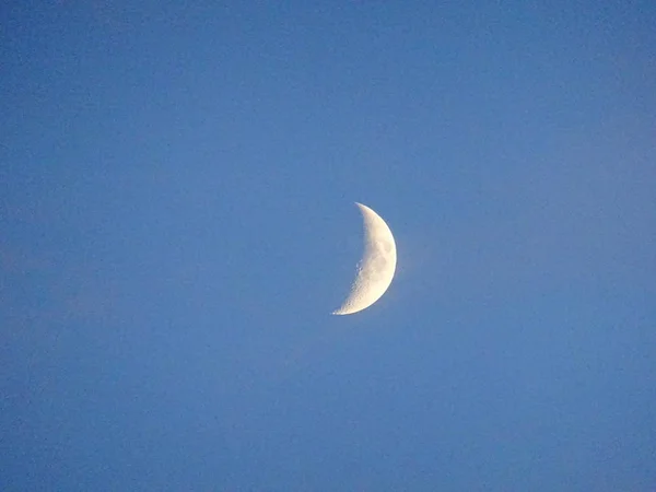 Luna Cielo Azul —  Fotos de Stock