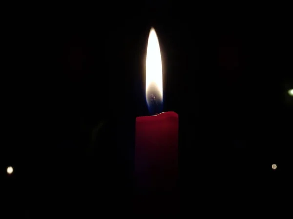 Bougie Rouge Flamme Dans Obscurité — Photo