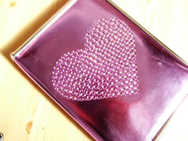 Diario Violeta Brillante Con Símbolo Del Corazón — Foto de Stock