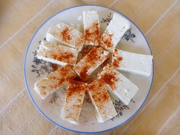 Fette Formaggio Bulgaro Bianco Con Pepe Rosso — Foto Stock