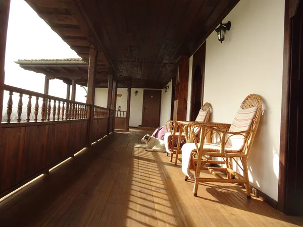 Балкон Болгарского Дома Native Wooden — стоковое фото