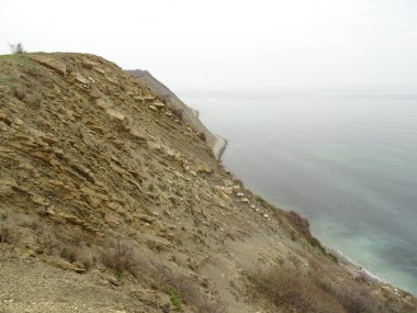 Dik deniz kıyısı manzarası