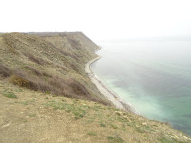 Dik deniz kıyısı manzarası