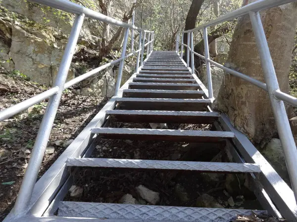 Escadas Íngremes Montanha Aço — Fotografia de Stock
