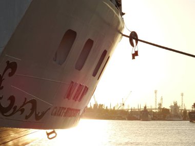 Seaport 'ta günbatımı manzarası