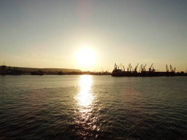 Seaport 'ta günbatımı manzarası